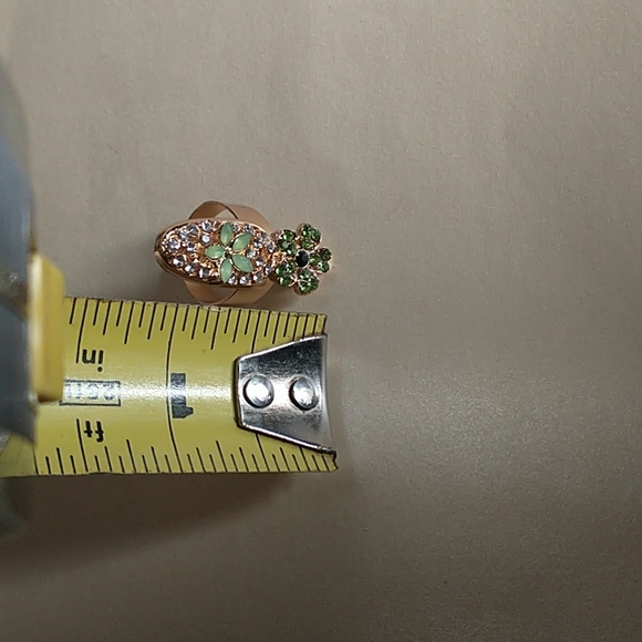 Nail Ring Green/Gold Crystal! - Picture 5 of 6